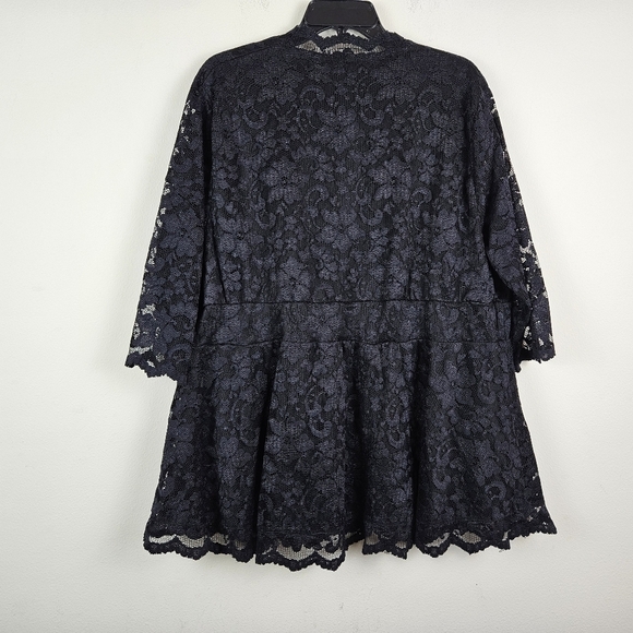 Kiyonna Plus Linden Lace Top in Black Size 4/4X - Picture 10 of 13